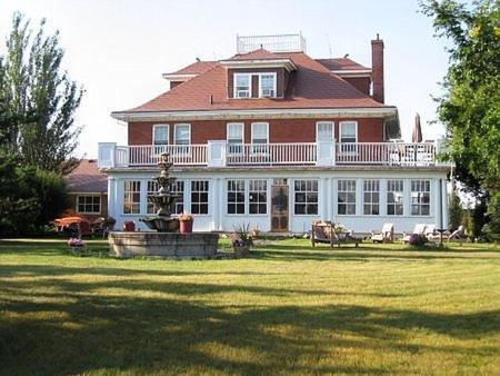 Wakamow Heights Bed&Breakfast Moose Jaw Exterior foto