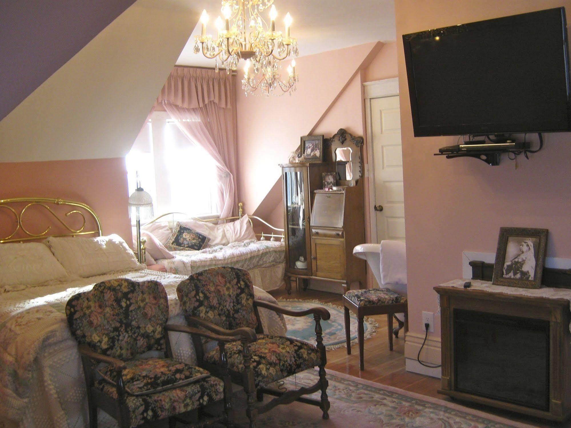 Wakamow Heights Bed&Breakfast Moose Jaw Exterior foto