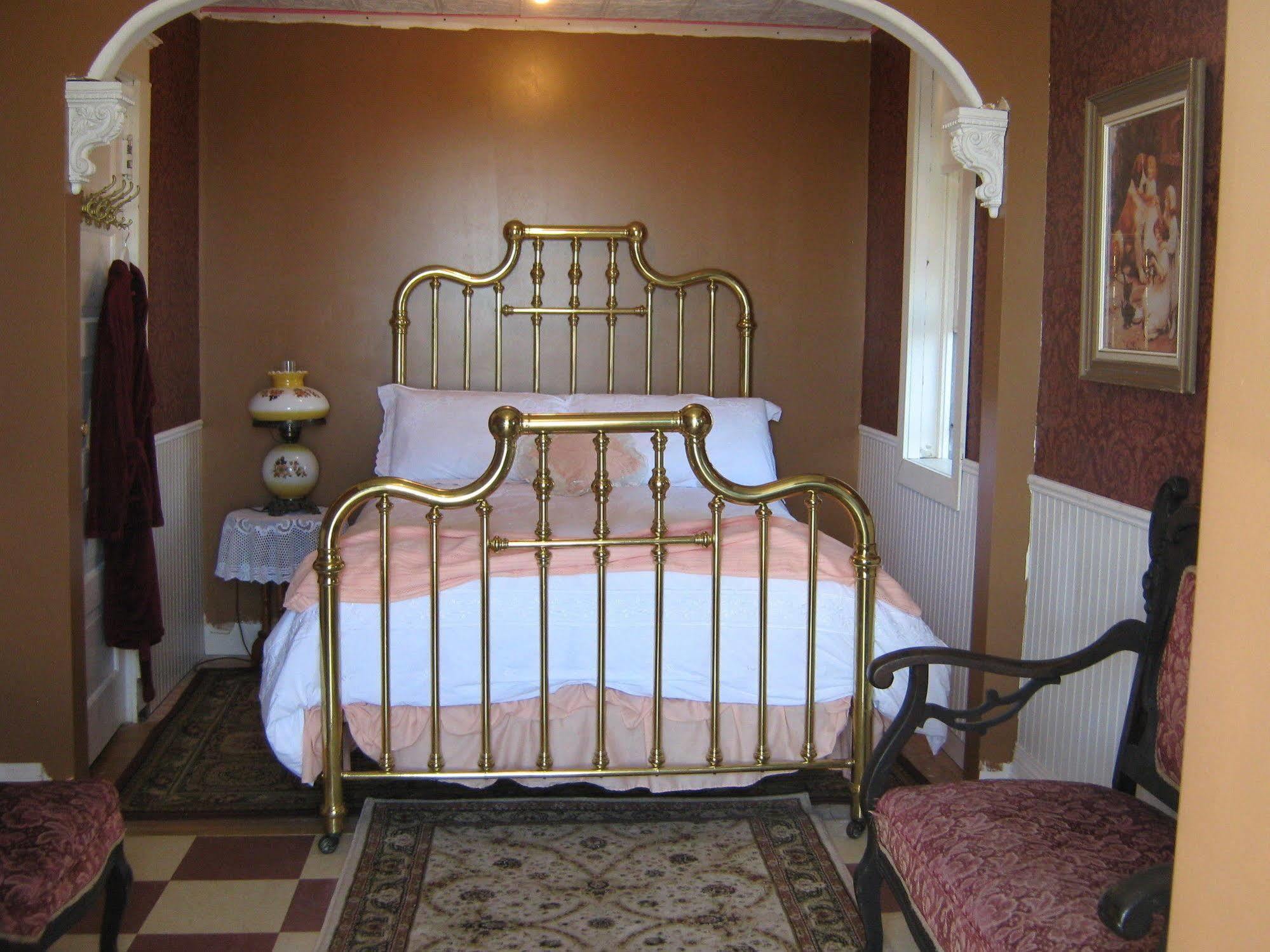 Wakamow Heights Bed&Breakfast Moose Jaw Exterior foto