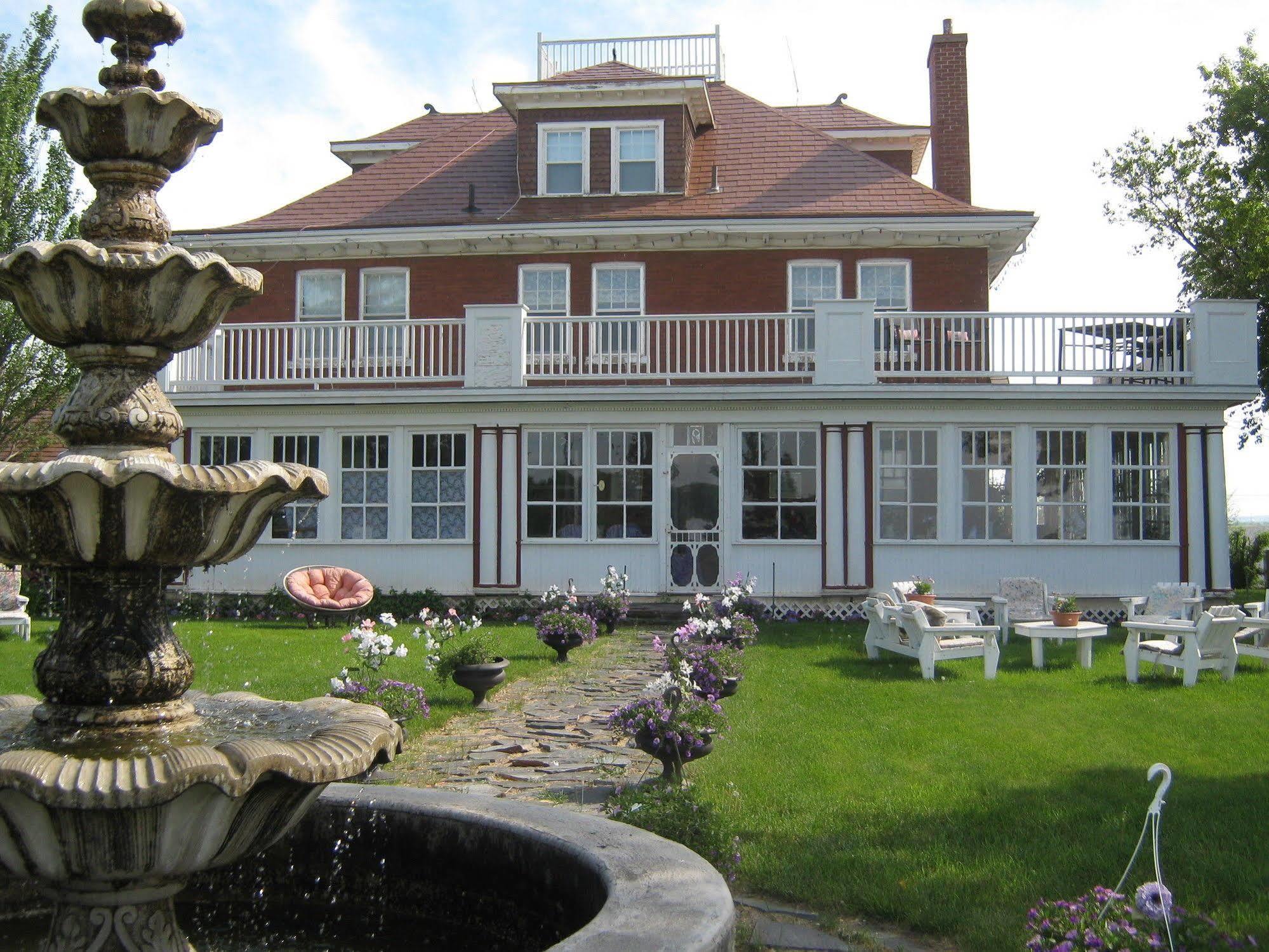 Wakamow Heights Bed&Breakfast Moose Jaw Exterior foto